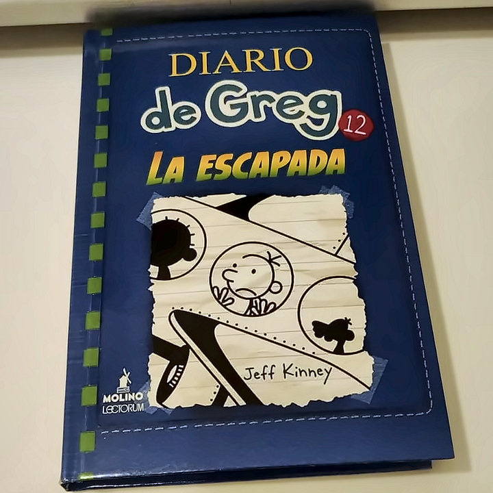 Tapa dura con portada impresa a color, trabajo de TodoEmpaste