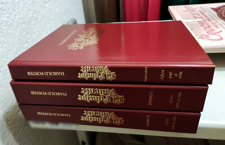 Colección de tres tomos en tapa dura burdeo con grabado dorado, hecha en TodoEmpaste